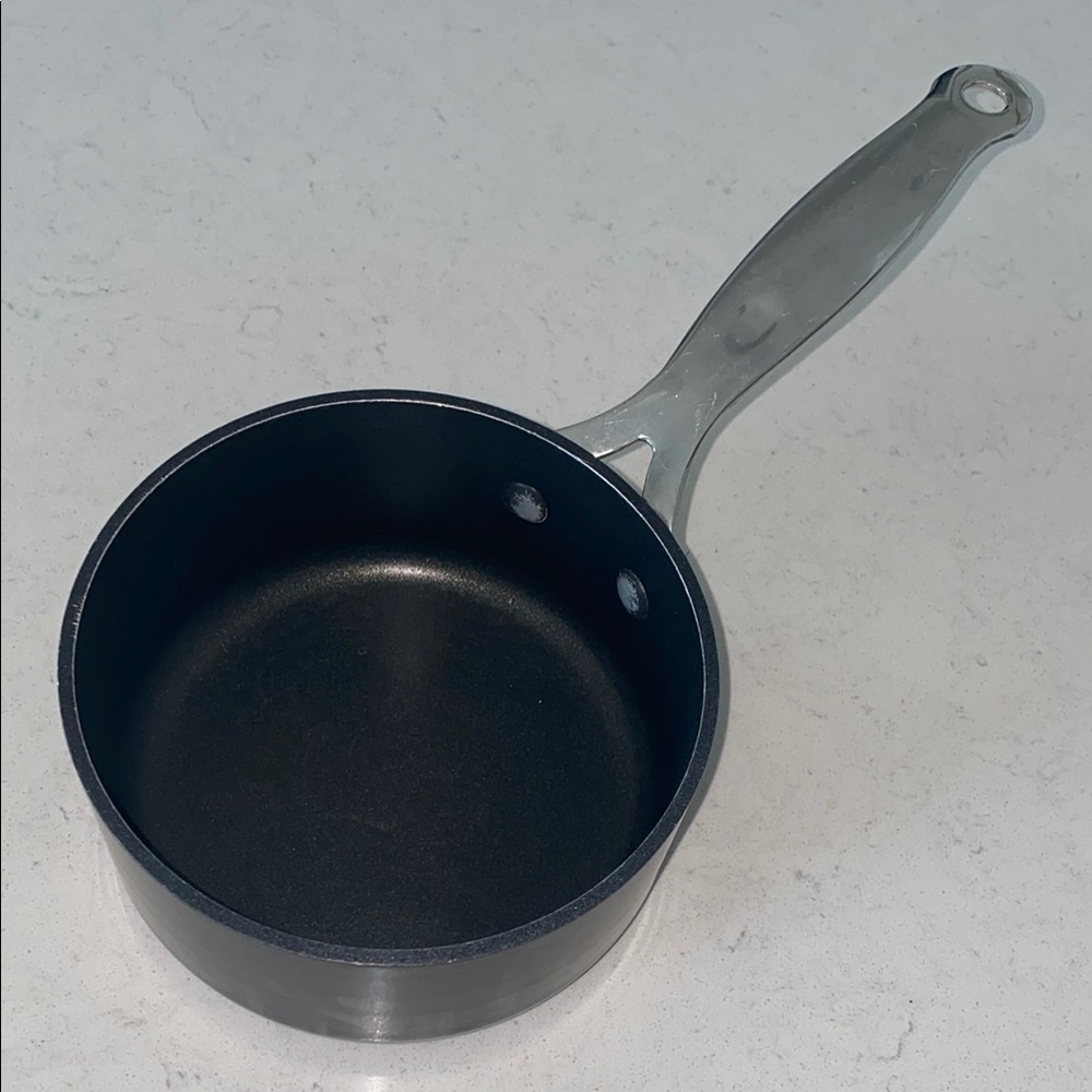 Emils Chef Professional HighQuality Non-Stick Black Saucepan 1‎ Quart Pot